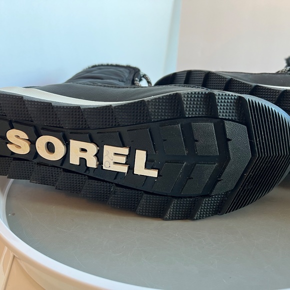 Sorel Whitney II Black Short Boots With Fur Lining - Picture 4 of 8